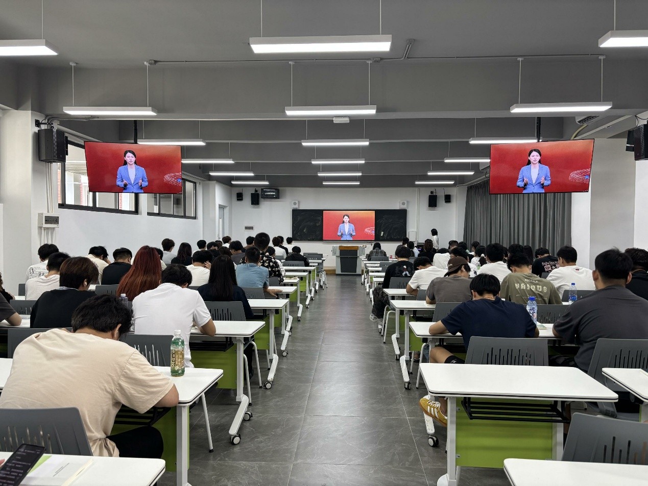弘扬伟大抗战精神，激发新时代使命担当 —— 开云在线登录app入口组织师生同上“大国担当”思政大课
