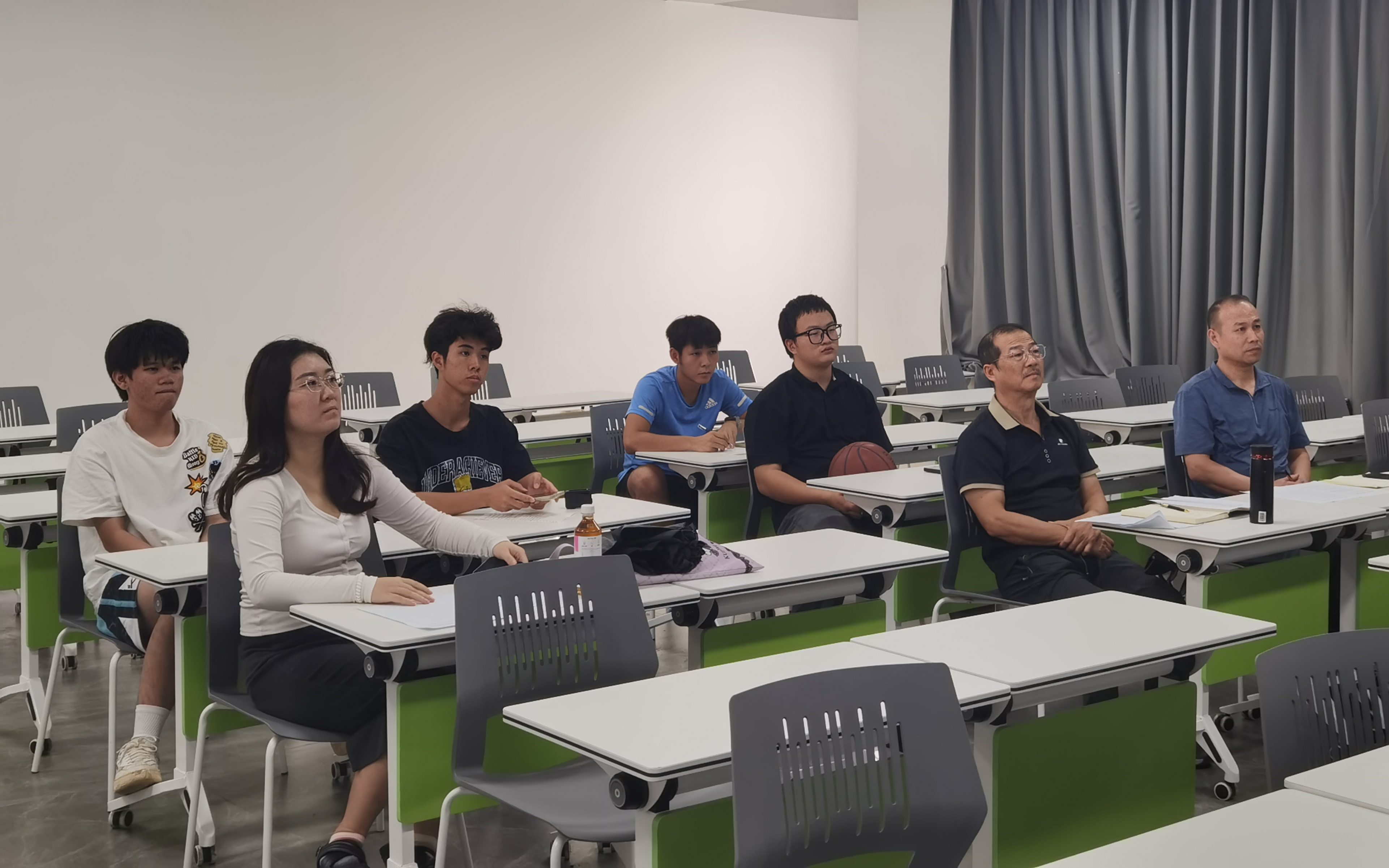 以赛促教强技能，以学促行砺新师——开云在线登录app入口成功举办首届大学生教师技能大赛