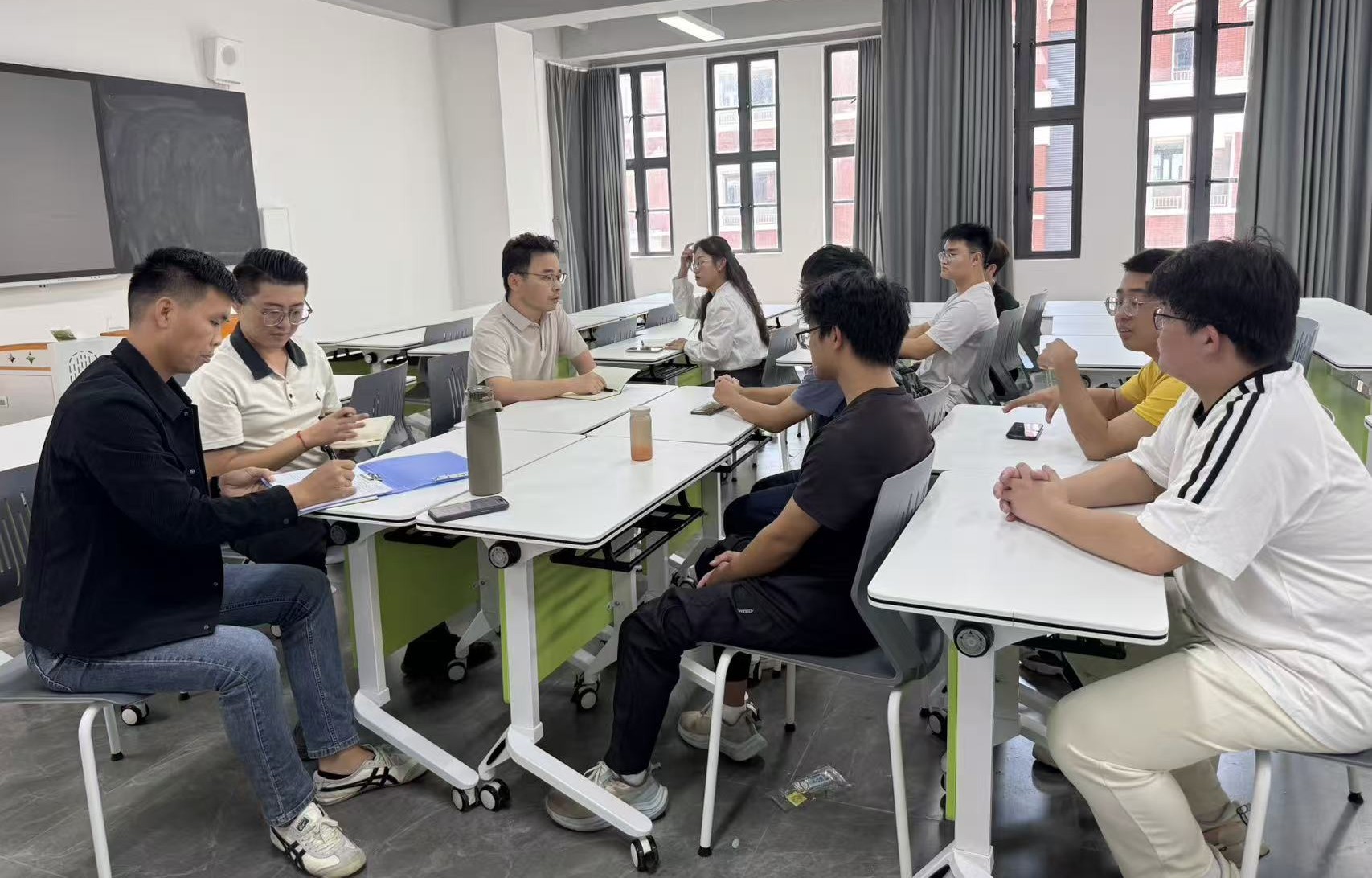 倾听心声，共筑匠心——智能制造学院开展教学座谈会