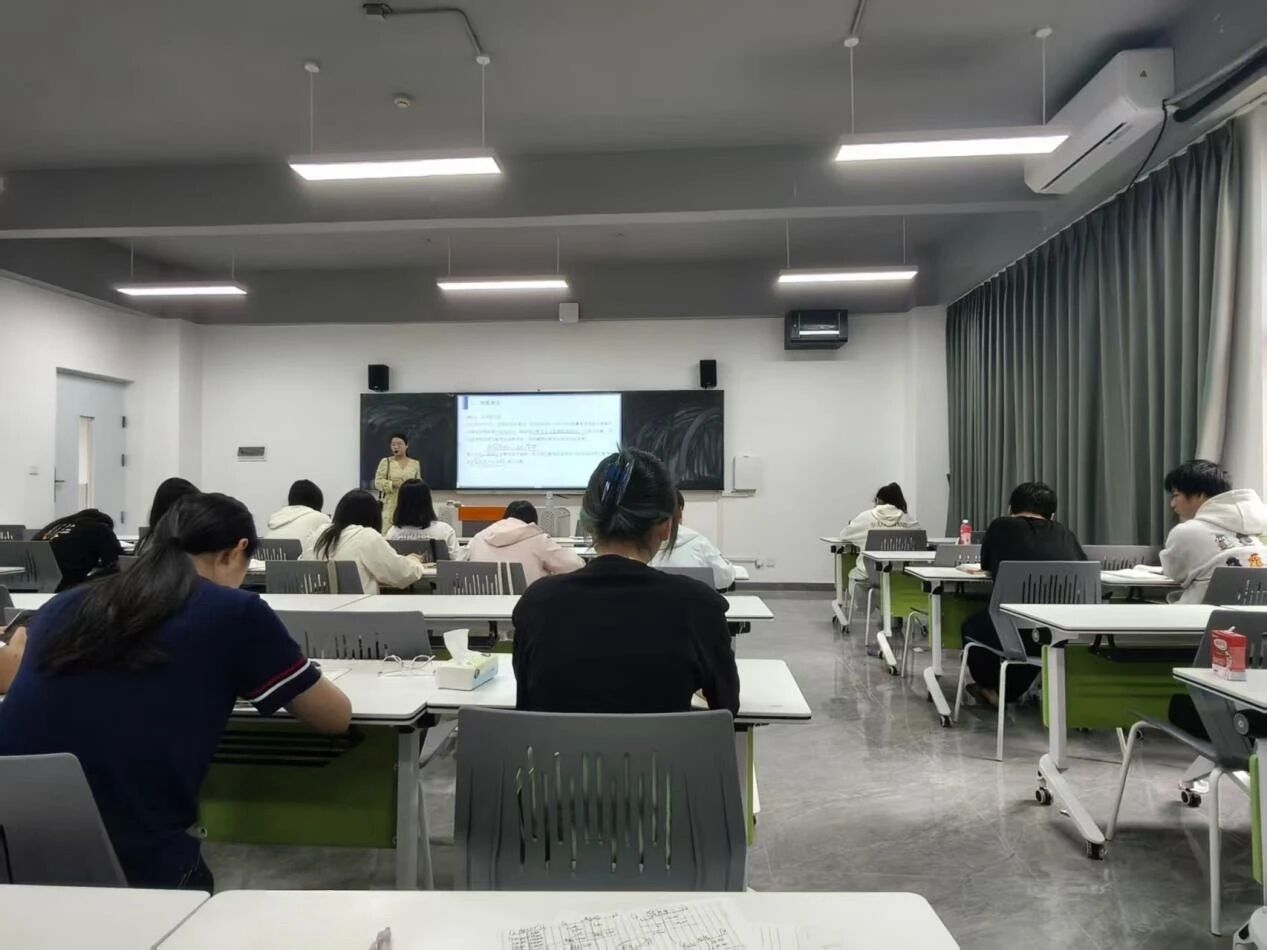 纸上得来终觉浅 动手实操出真知——开云在线登录app入口大数据与会计专业首次手工账簿制作实训圆满收官