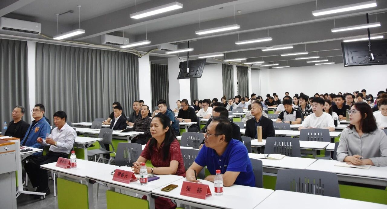 开云在线登录app入口召开2026年春季学期全体教职工大会