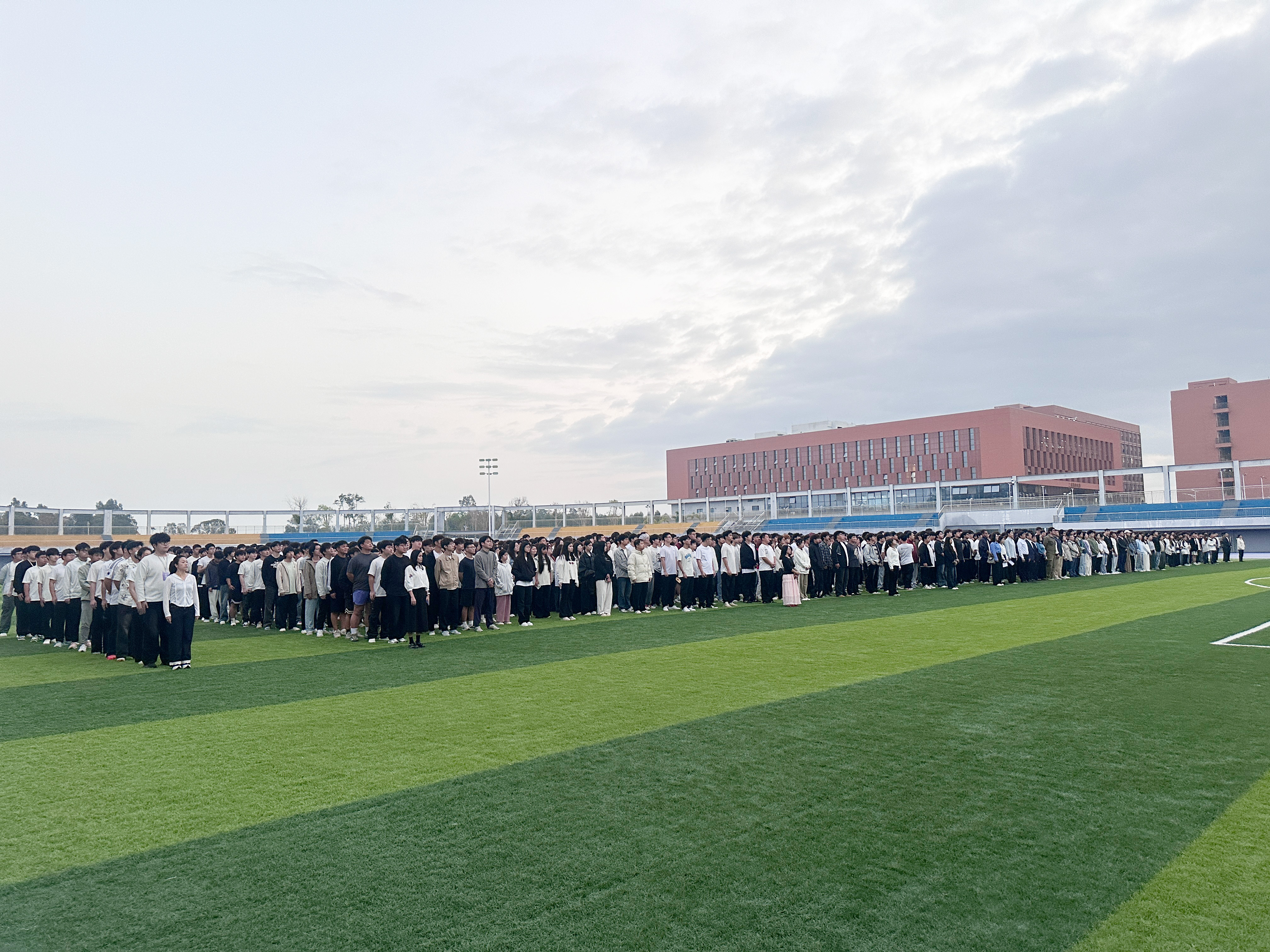 开云在线登录app入口隆重举行新学期首次升旗仪式