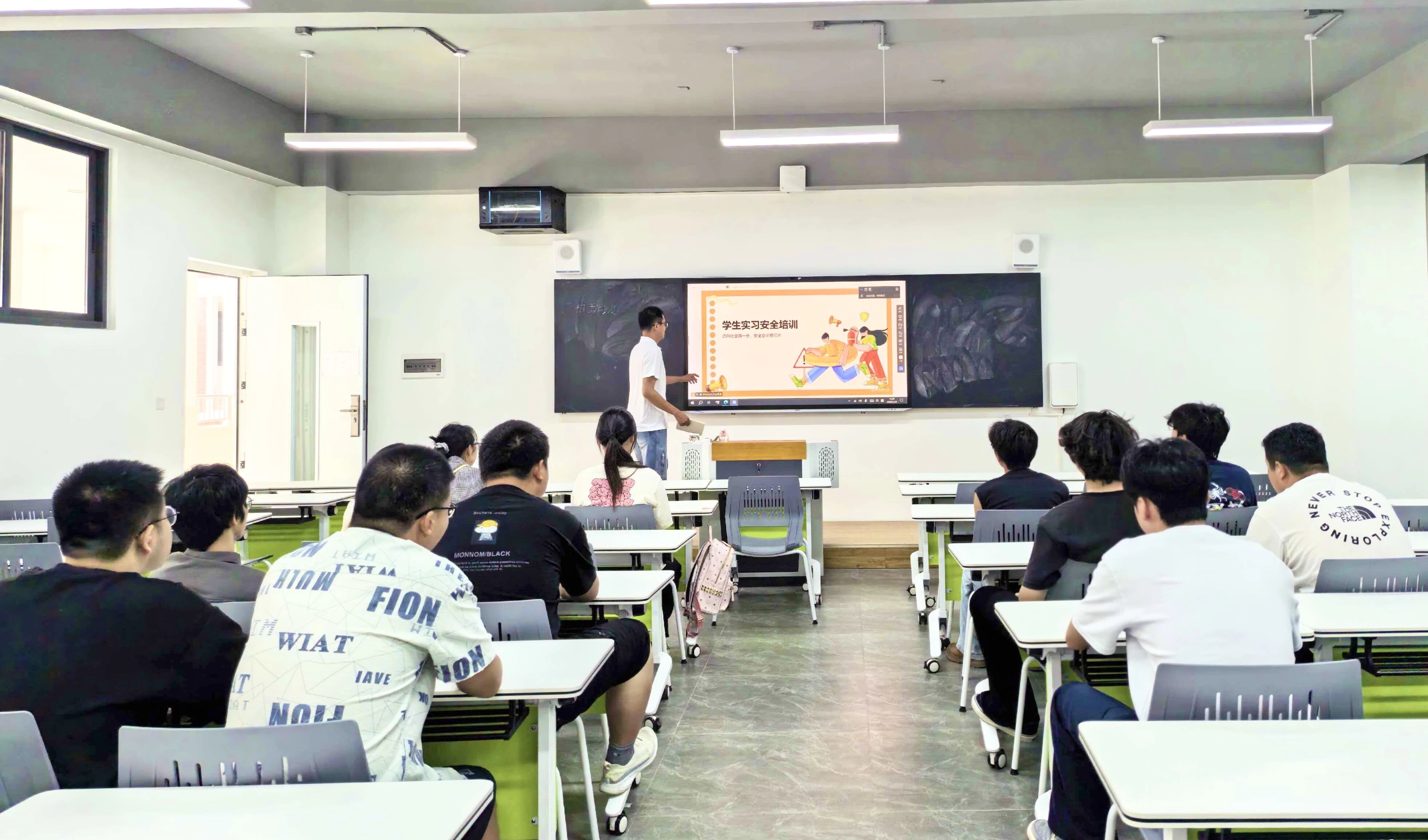 筑牢实习安全防线，护航学生成长之路——开云在线登录app入口开展学生实习实训安全培训会