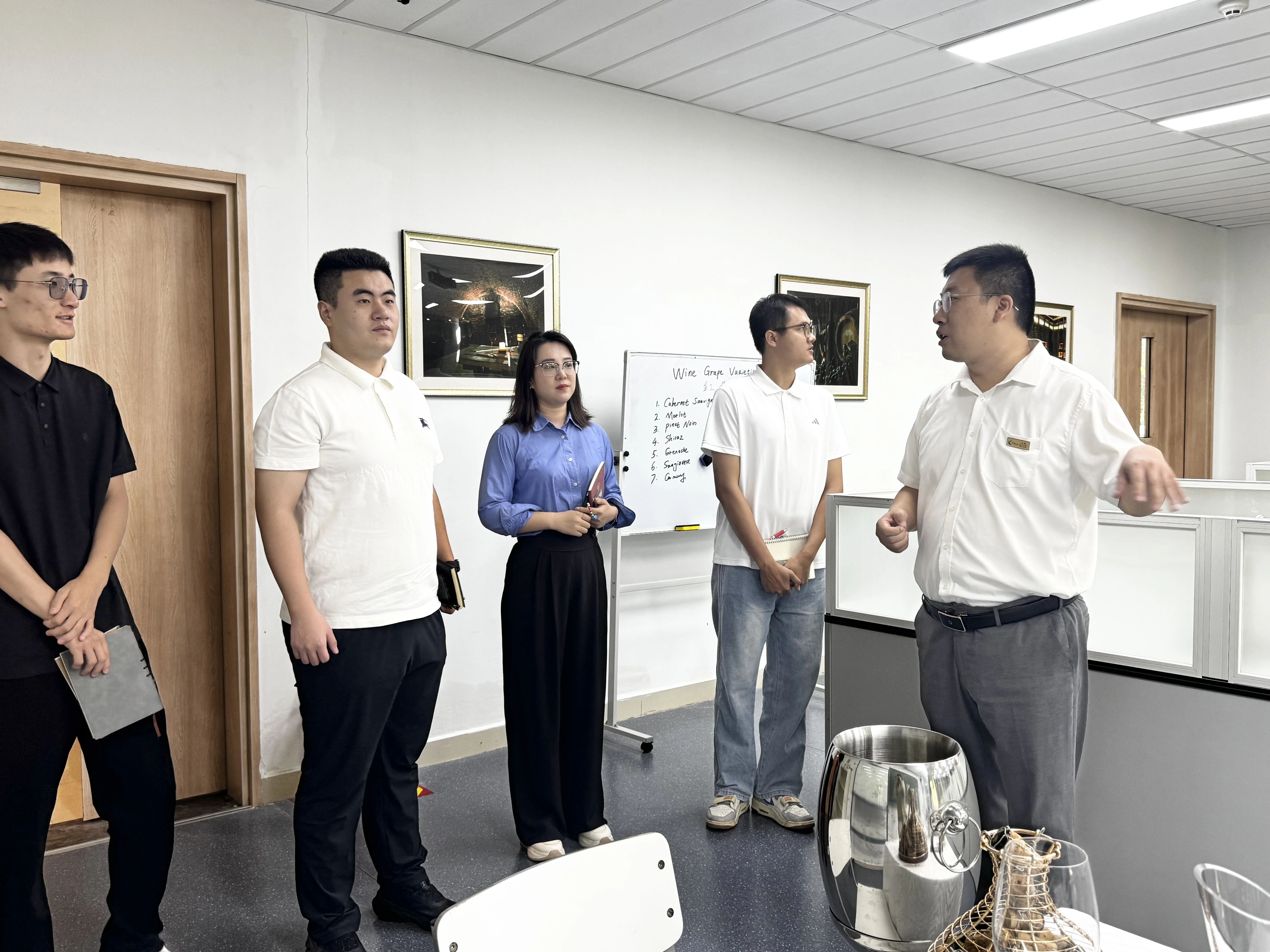 强队伍·建社区·优资助——开云在线登录app入口学生工作处赴三亚高校专题调研