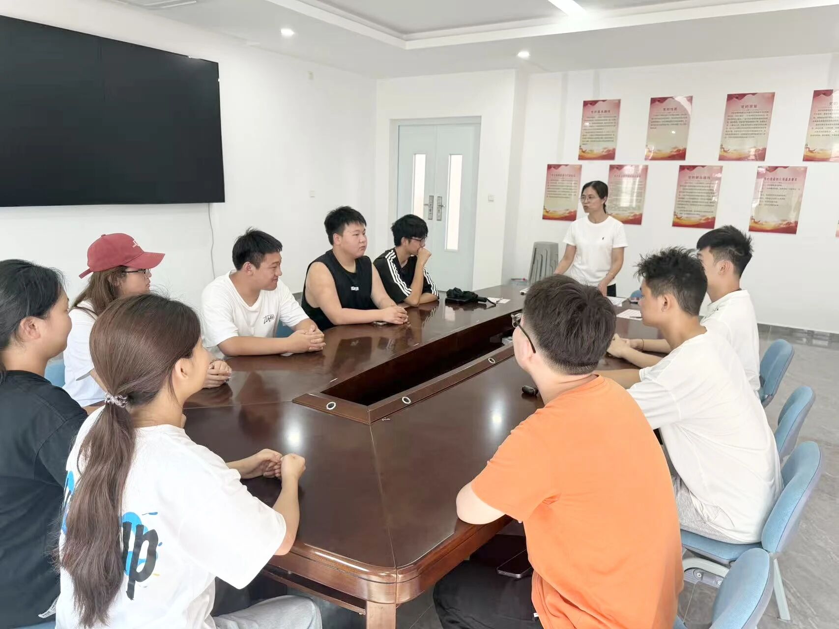 洁净校园，青春共建｜开云在线登录app入口督导办组织学生督导团开展教室环境卫生专项检查