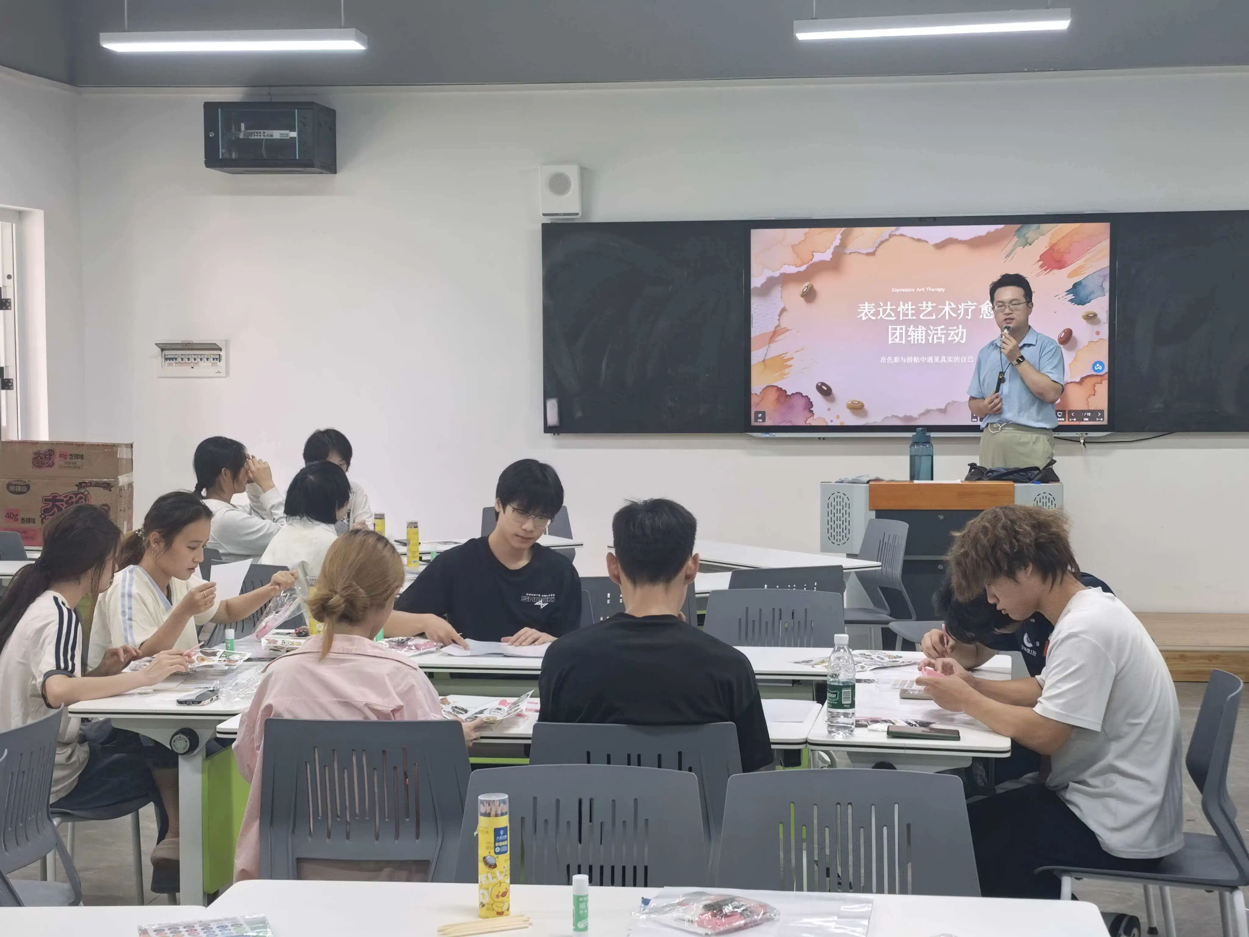 在色彩与拼贴中遇见自己！开云在线登录app入口表达性艺术疗愈团辅活动圆满举行